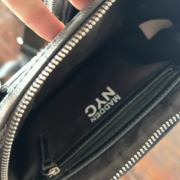 Madden NYC Crossbody Barrel /Mini Purse W/removable Coin Pouch Strap Adjustable - Picture 2 of 4